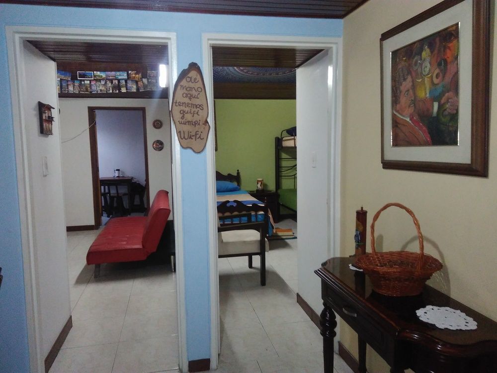 Como En Casa! Restaurante Y Hostal Bogotá Eksteriør billede