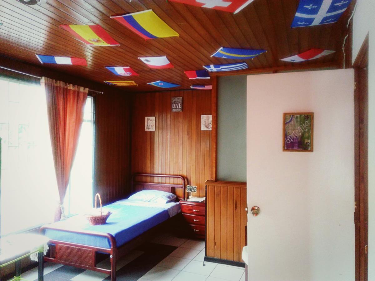 Como En Casa! Restaurante Y Hostal Bogotá Eksteriør billede
