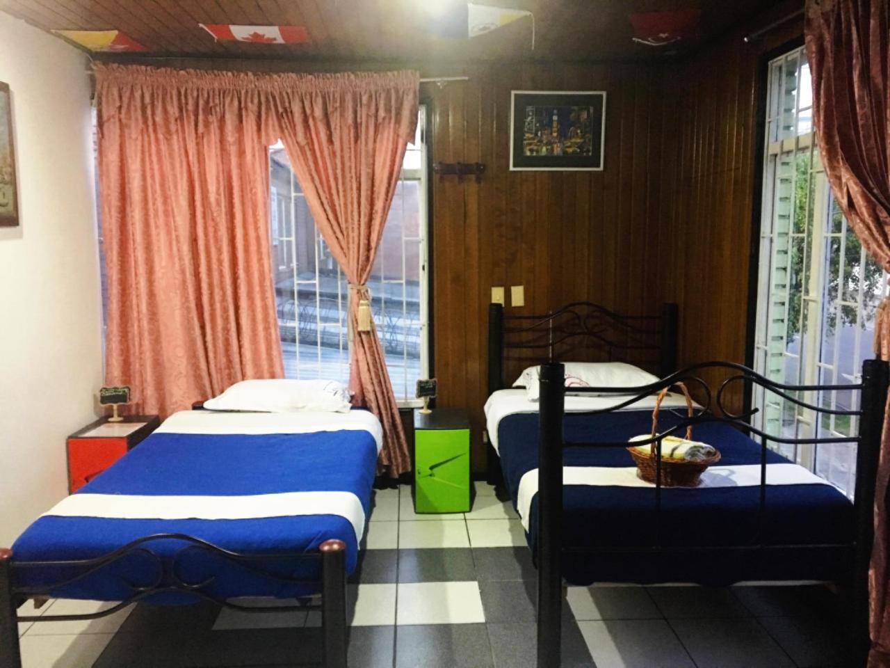 Como En Casa! Restaurante Y Hostal Bogotá Eksteriør billede
